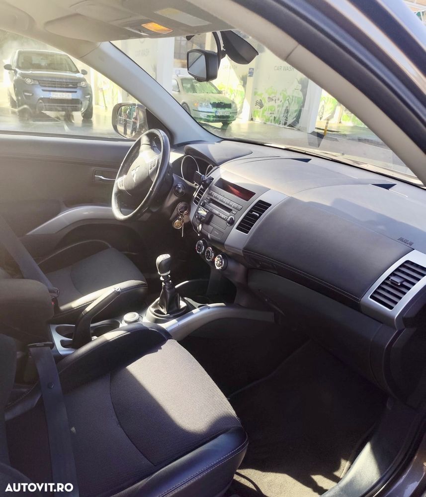 Mitsubishi Outlander 2.2 DI-D 4WD Intense+ 06 - 7