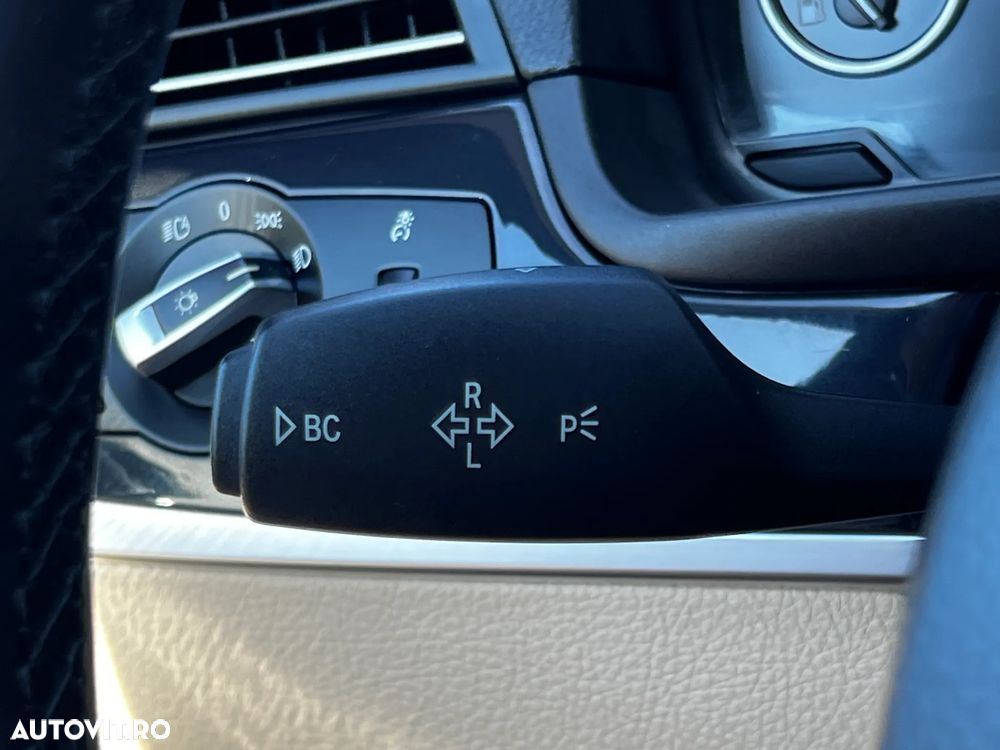 BMW Seria 5 525d Touring - 22