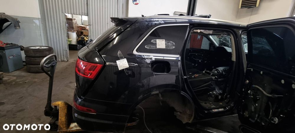ĆWIARTKA BŁOTNIK PRAWY TYŁ AUDI Q7 II 4M LC9X - 1