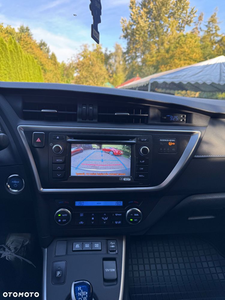 Toyota Auris 1.8 HSD Luna - 21