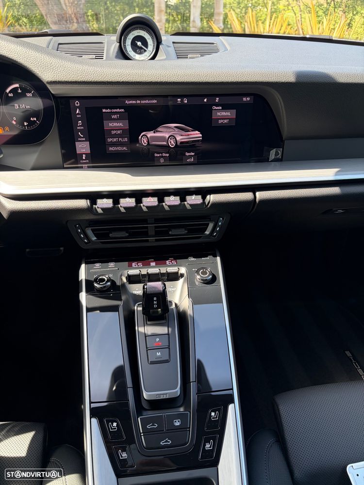 Porsche 911 (992) Carrera PDK - 25