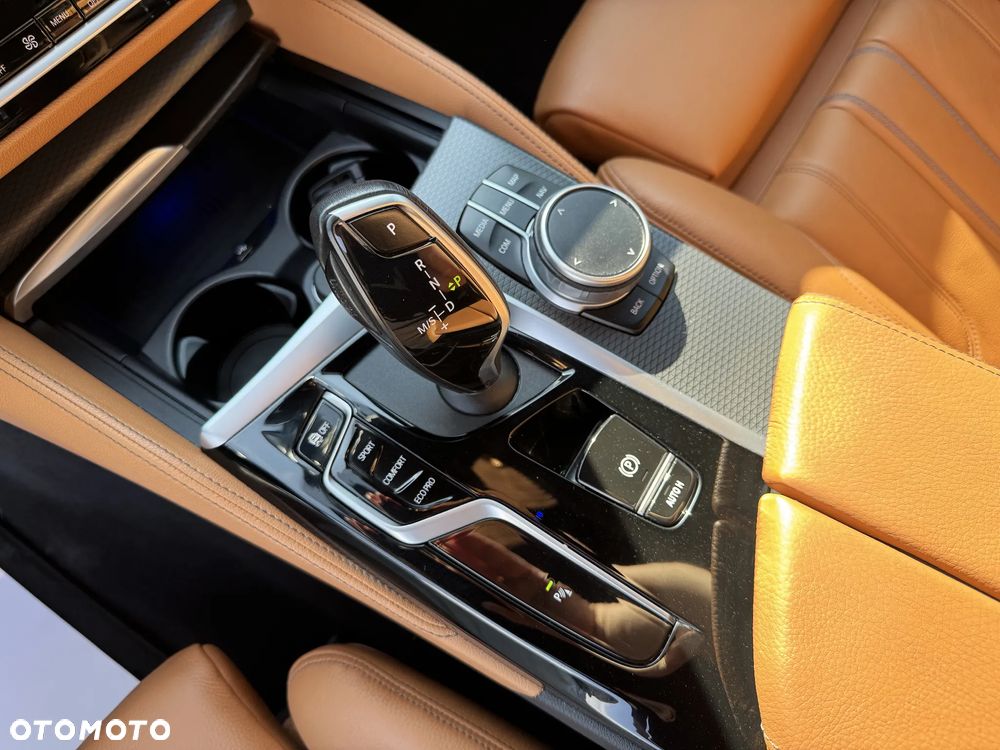 BMW Seria 5 518d M Sport - 39