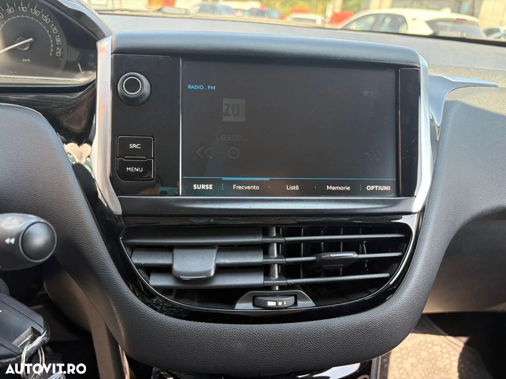 Peugeot 208 1.2 L PureTech Active - 8