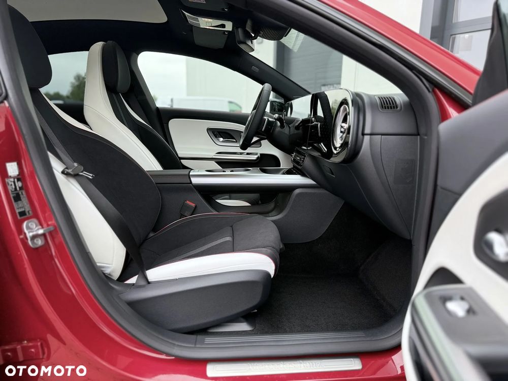 Mercedes-Benz CLA - 25
