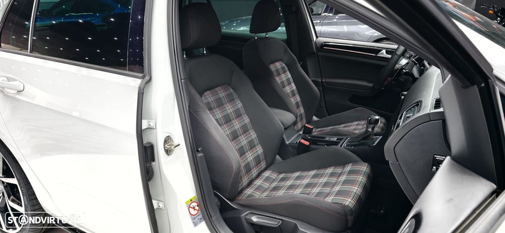 VW Golf - 40