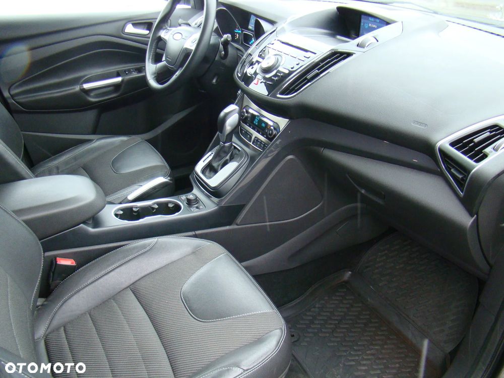 Ford Kuga 2.0 TDCi 4x4 Titanium - 38