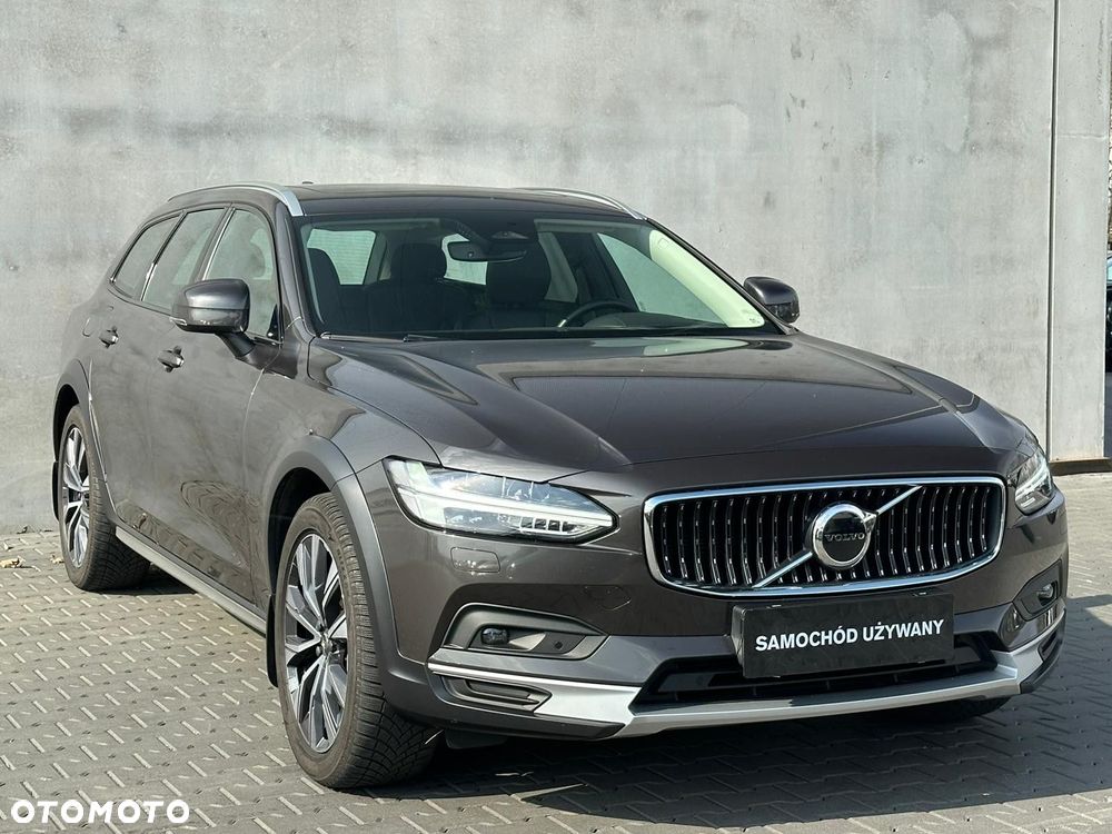 Volvo V90 Cross Country - 11