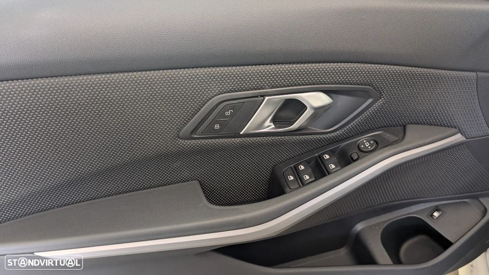 BMW 330 e Auto - 14