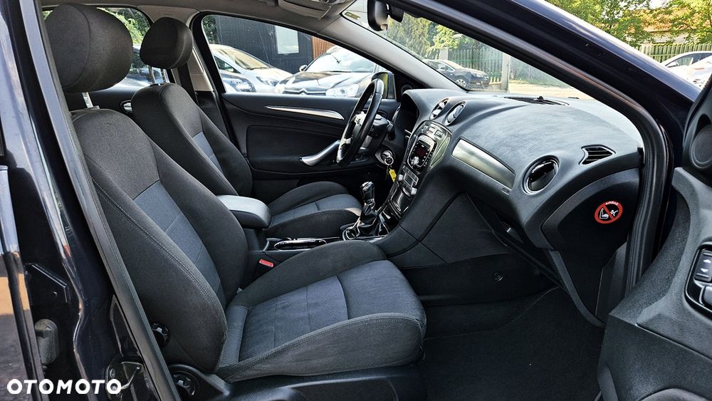 Ford Mondeo - 38