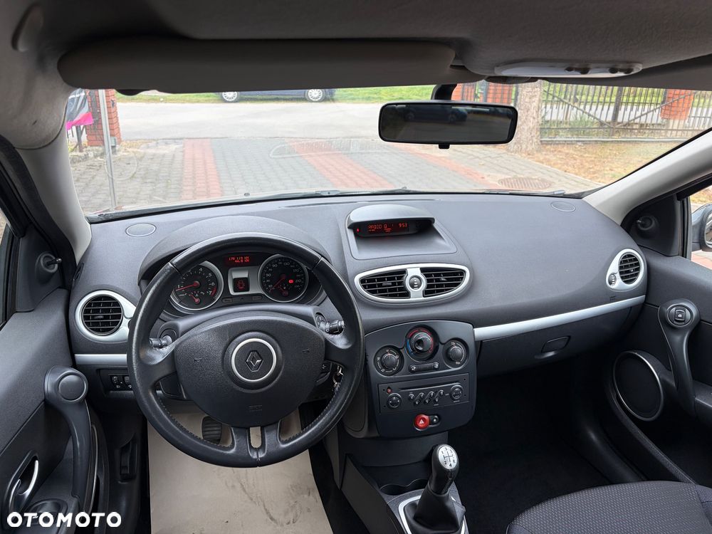 Renault Clio - 31