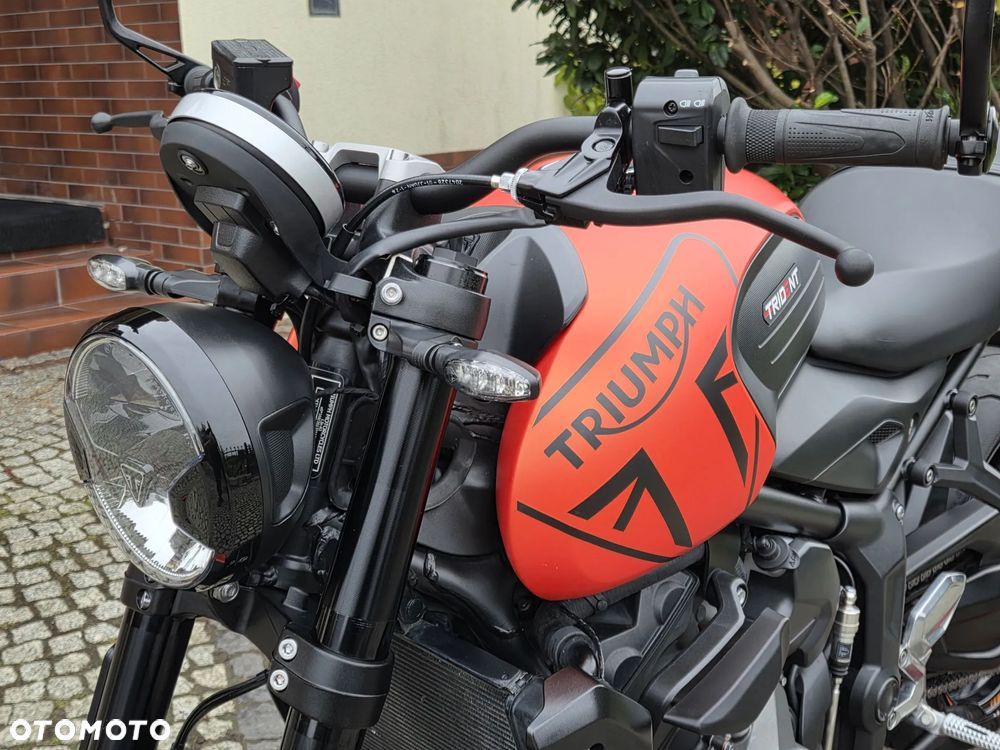 Triumph Trident - 25