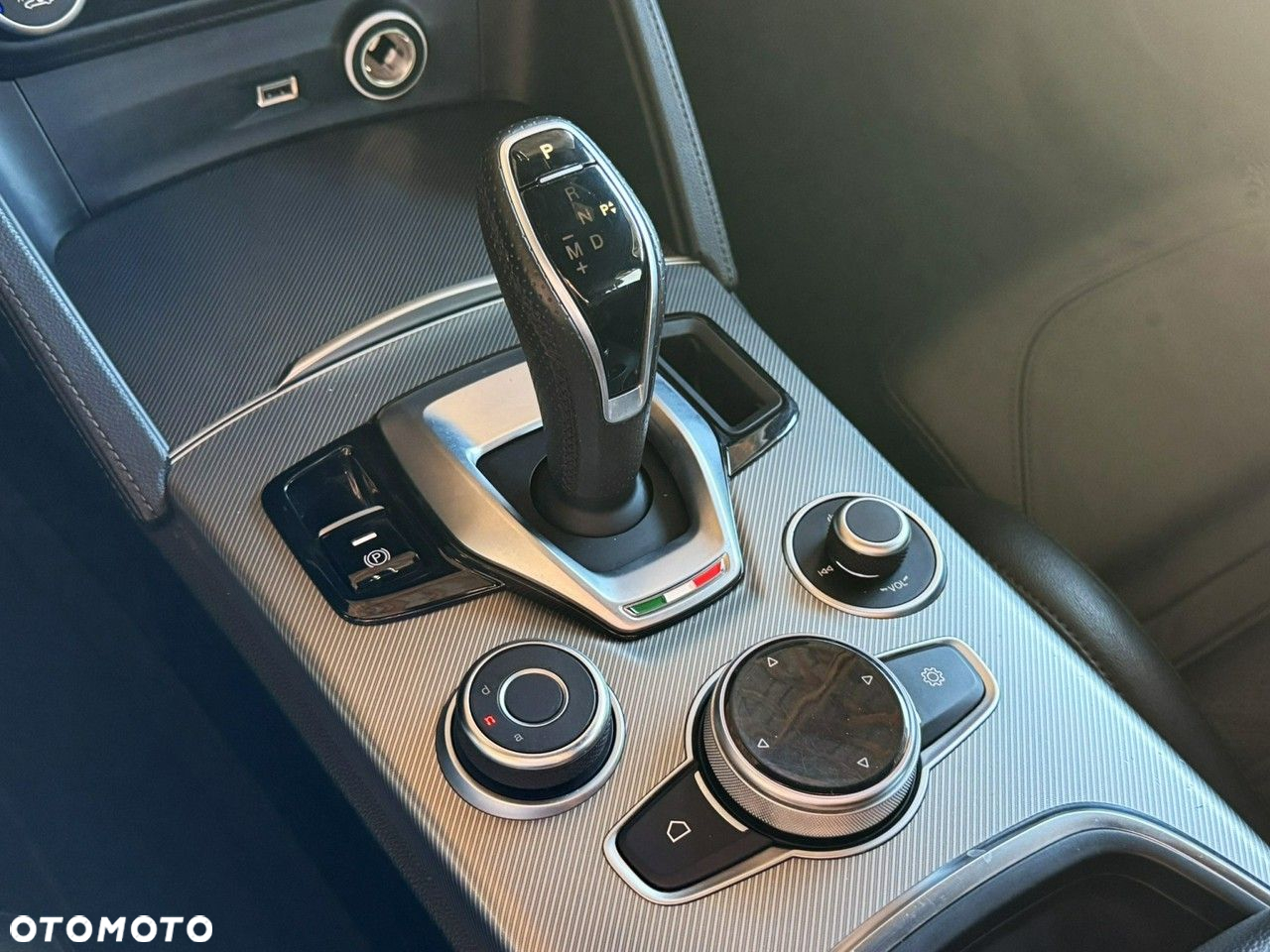 Alfa Romeo Stelvio - 17