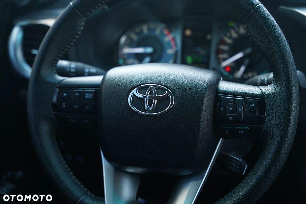 Toyota Hilux 4x4 Double Cab Autm Executive - 9