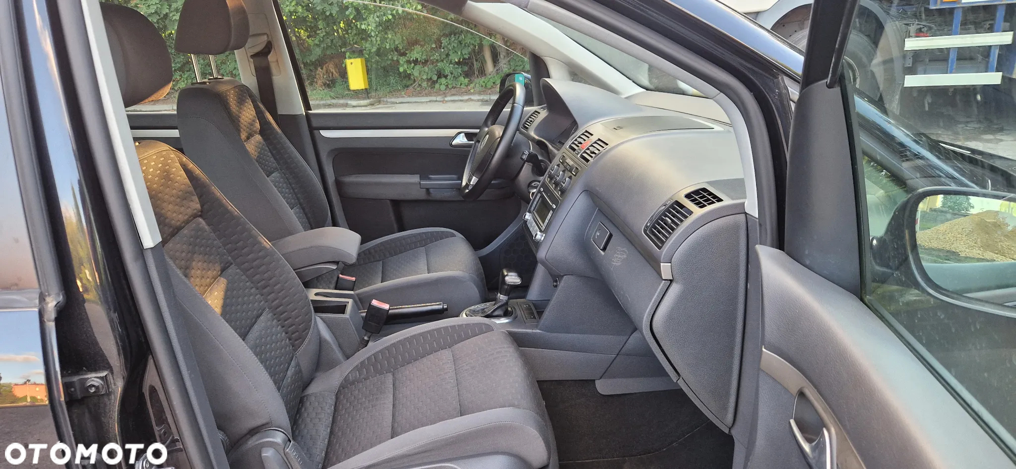 Volkswagen Touran 2.0 TDI Trendline DSG - 6