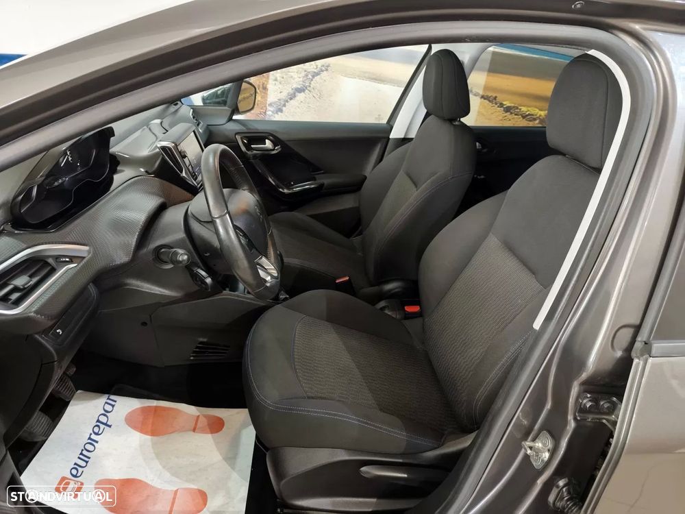 Peugeot 208 1.2 PureTech Style - 10