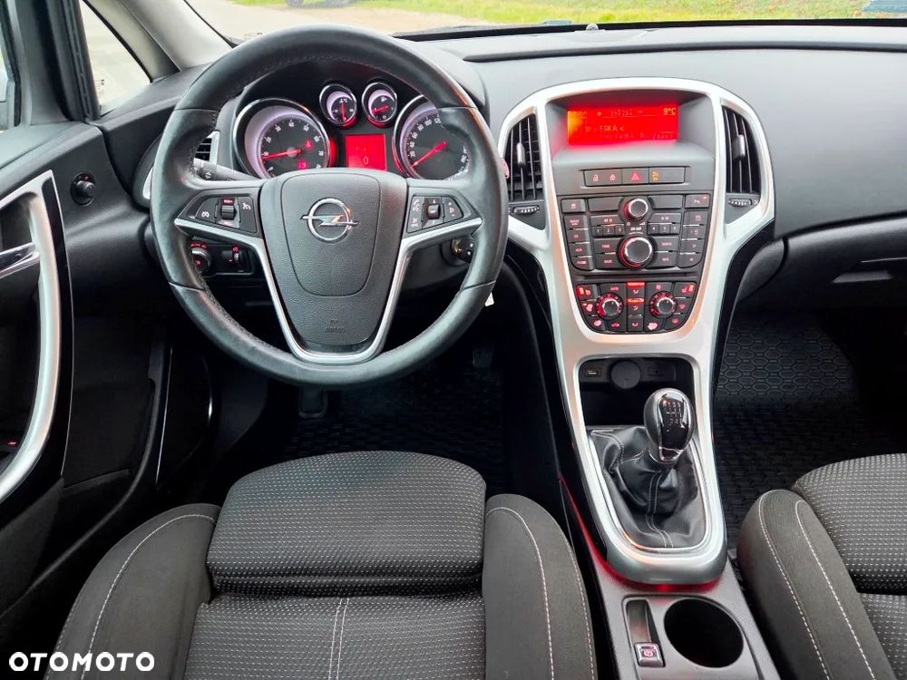 Opel Astra IV 1.4 T Cosmo - 30