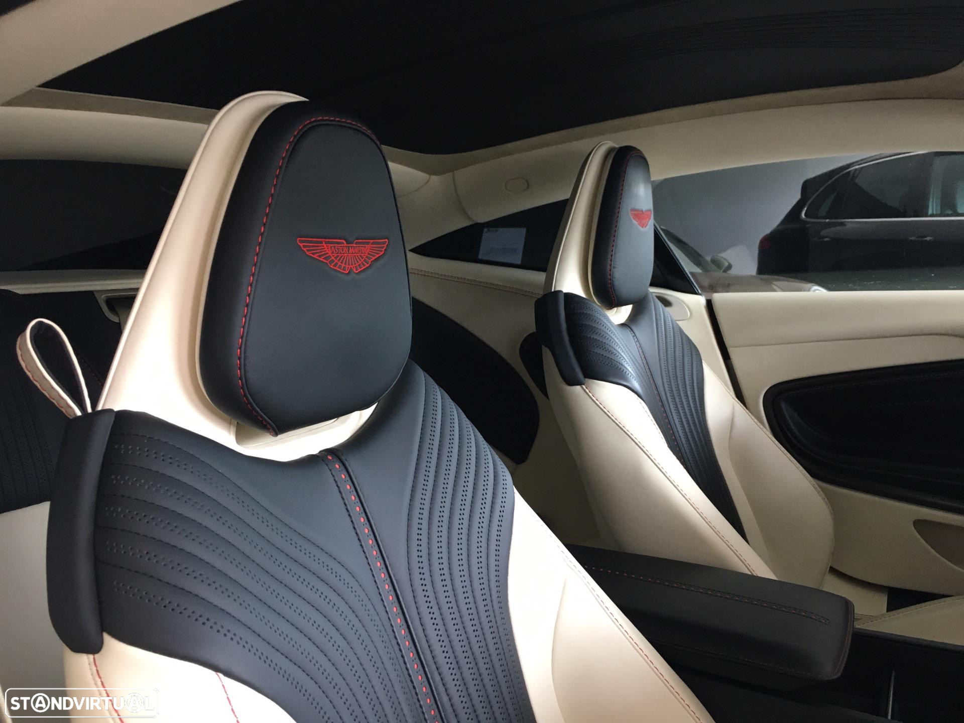 Aston Martin DB11 Volante - 7