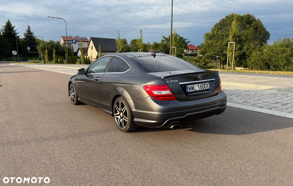 Mercedes-Benz C-Class 2012 photo 5