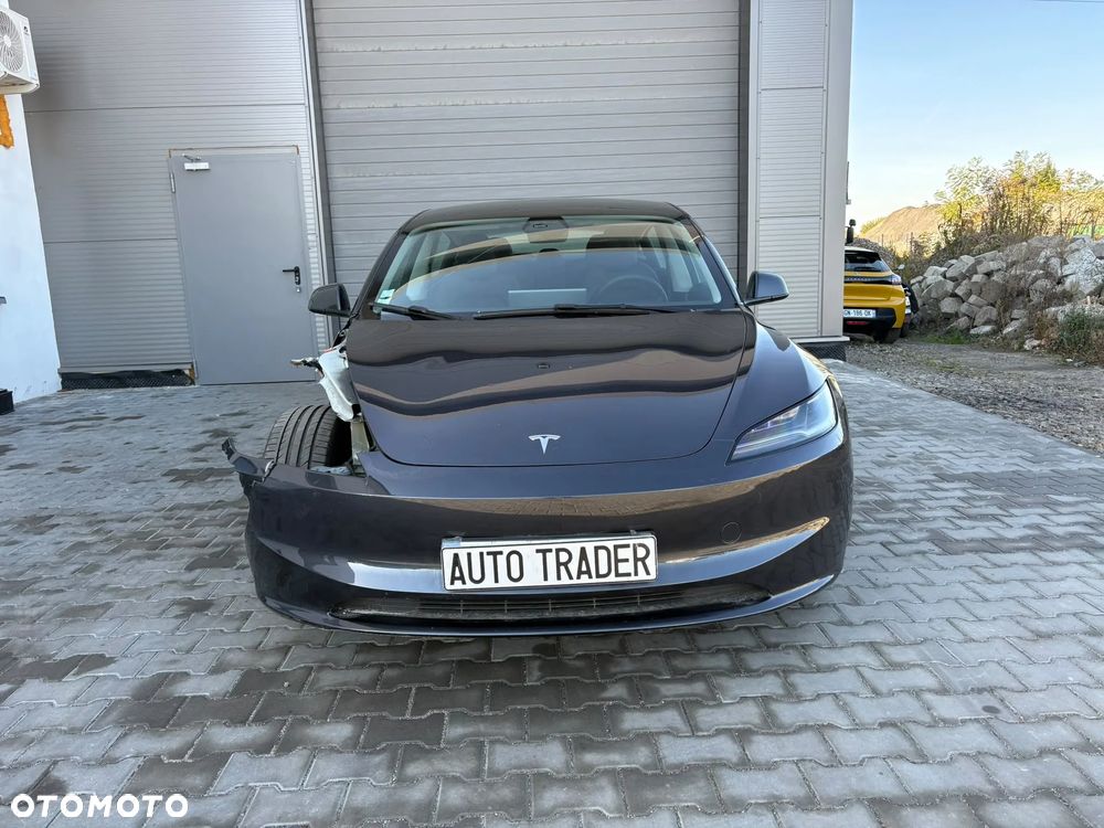 Tesla Model 3 - 3