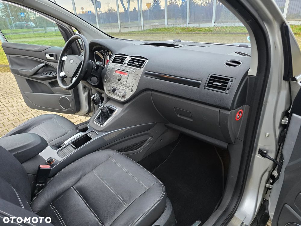 Ford Kuga 2.0 TDCi 2x4 Titanium - 13