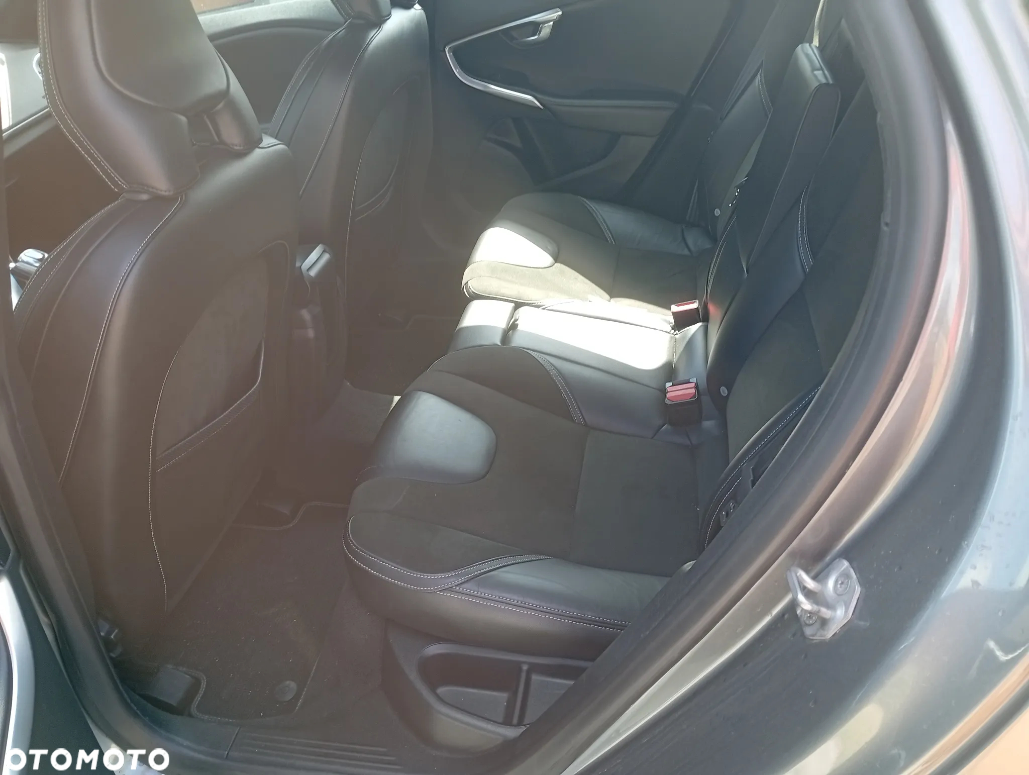 Volvo V40 D3 Drive-E R-Design Kinetic - 10