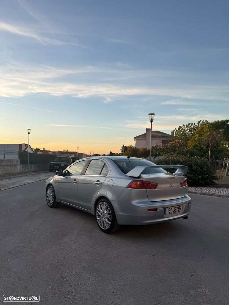 Mitsubishi Lancer 1.5 Invite - 1