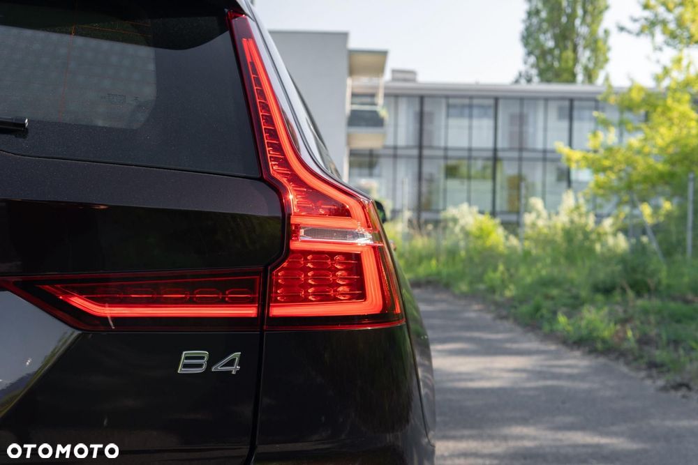 Volvo V60 B4 D Momentum Pro - 40