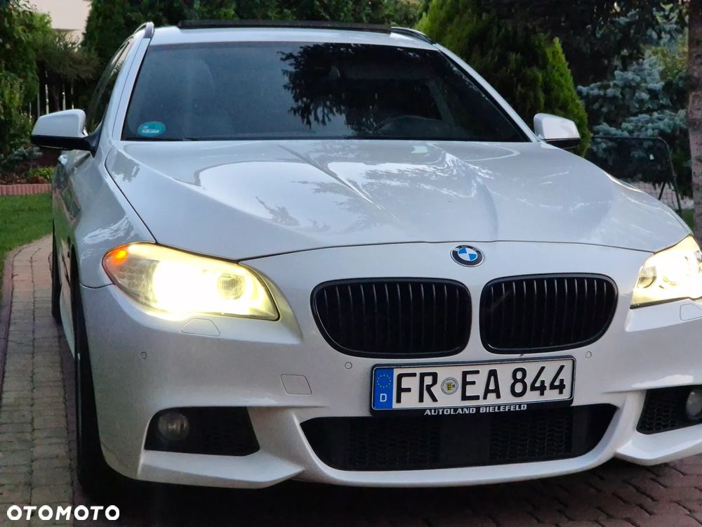 BMW Seria 5 525d xDrive - 32