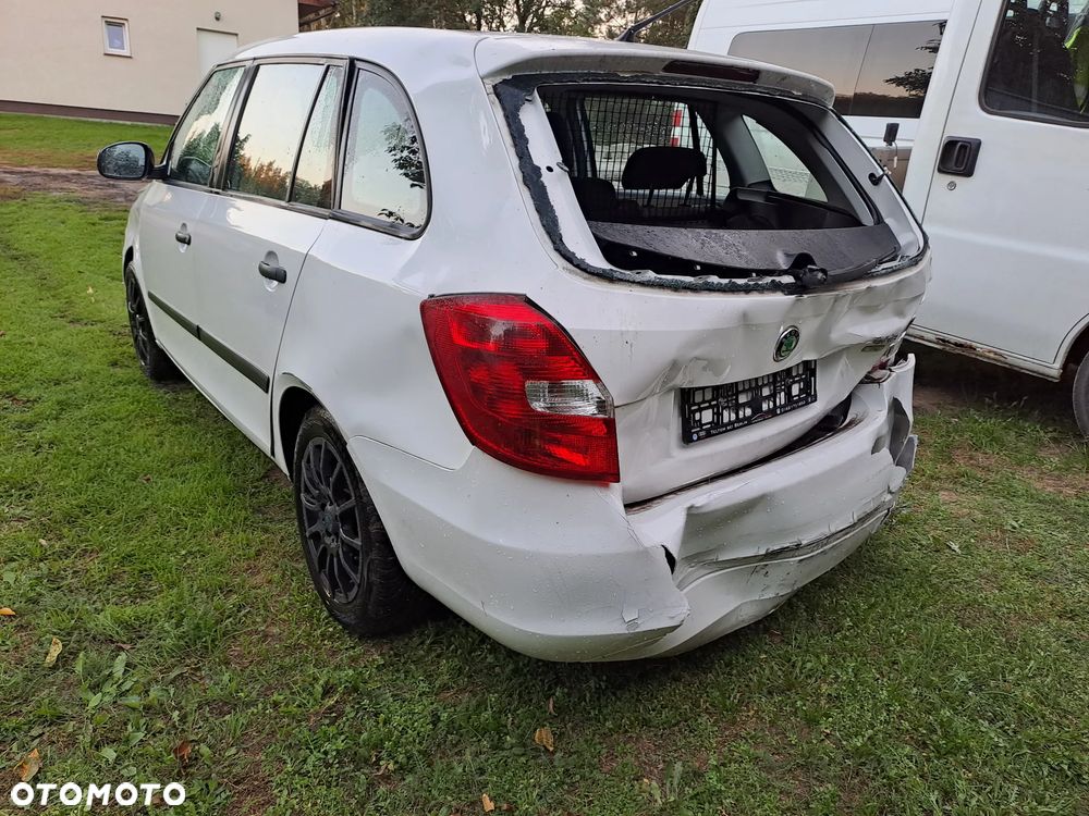 Skoda Fabia 2012 photo 5