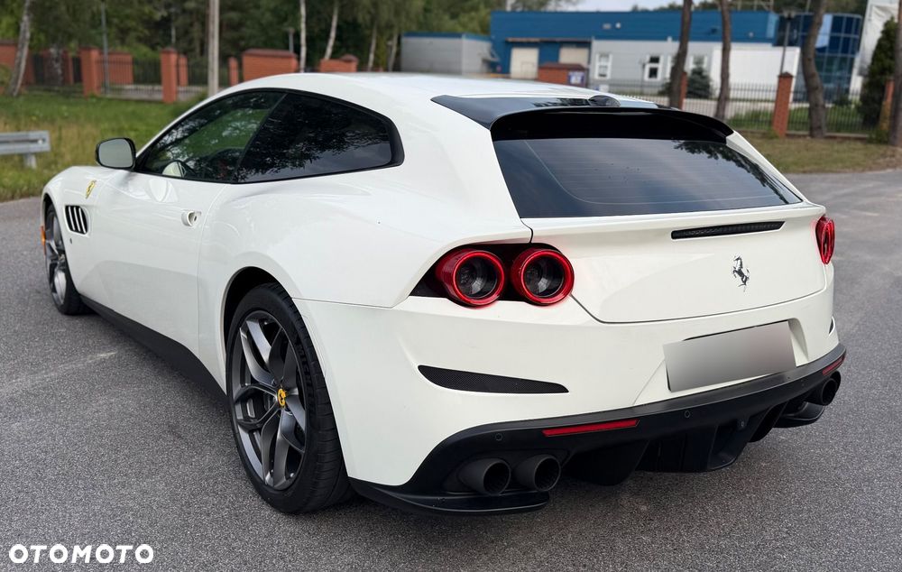 Ferrari GTC4Lusso - 2