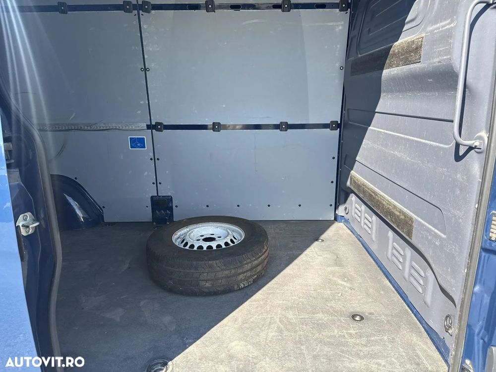 Mercedes-Benz Sprinter - 14