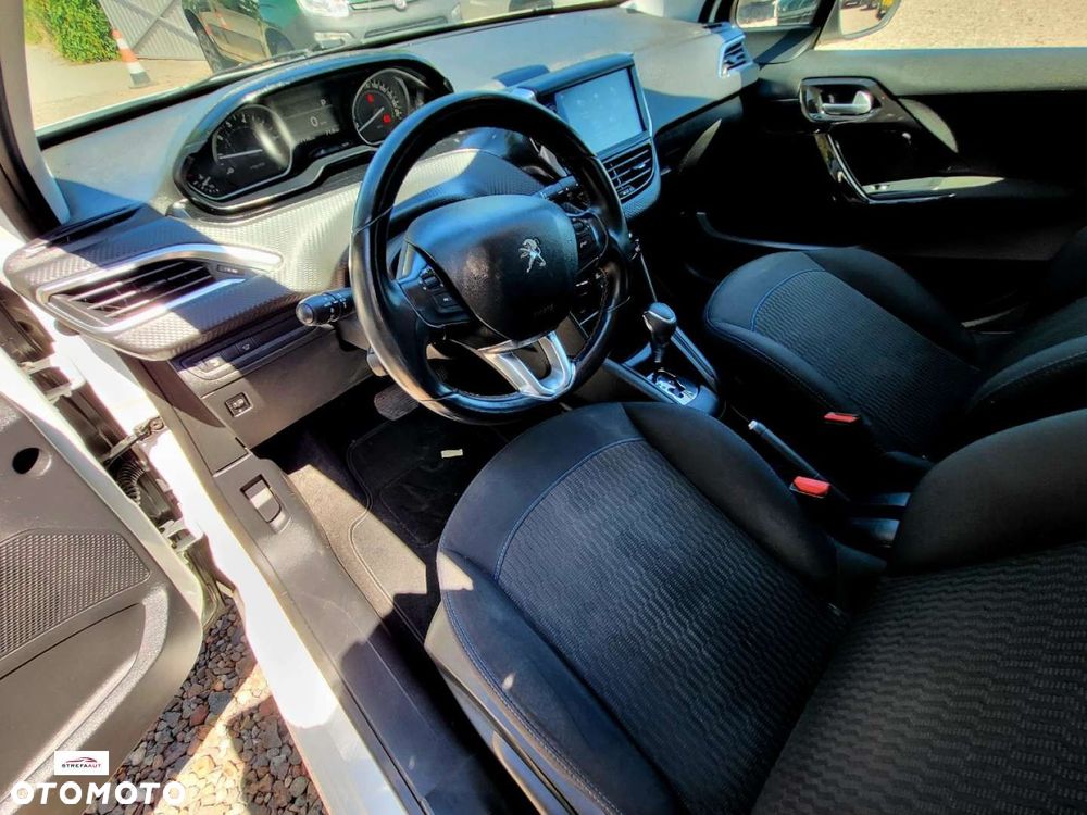 Peugeot 208 - 16