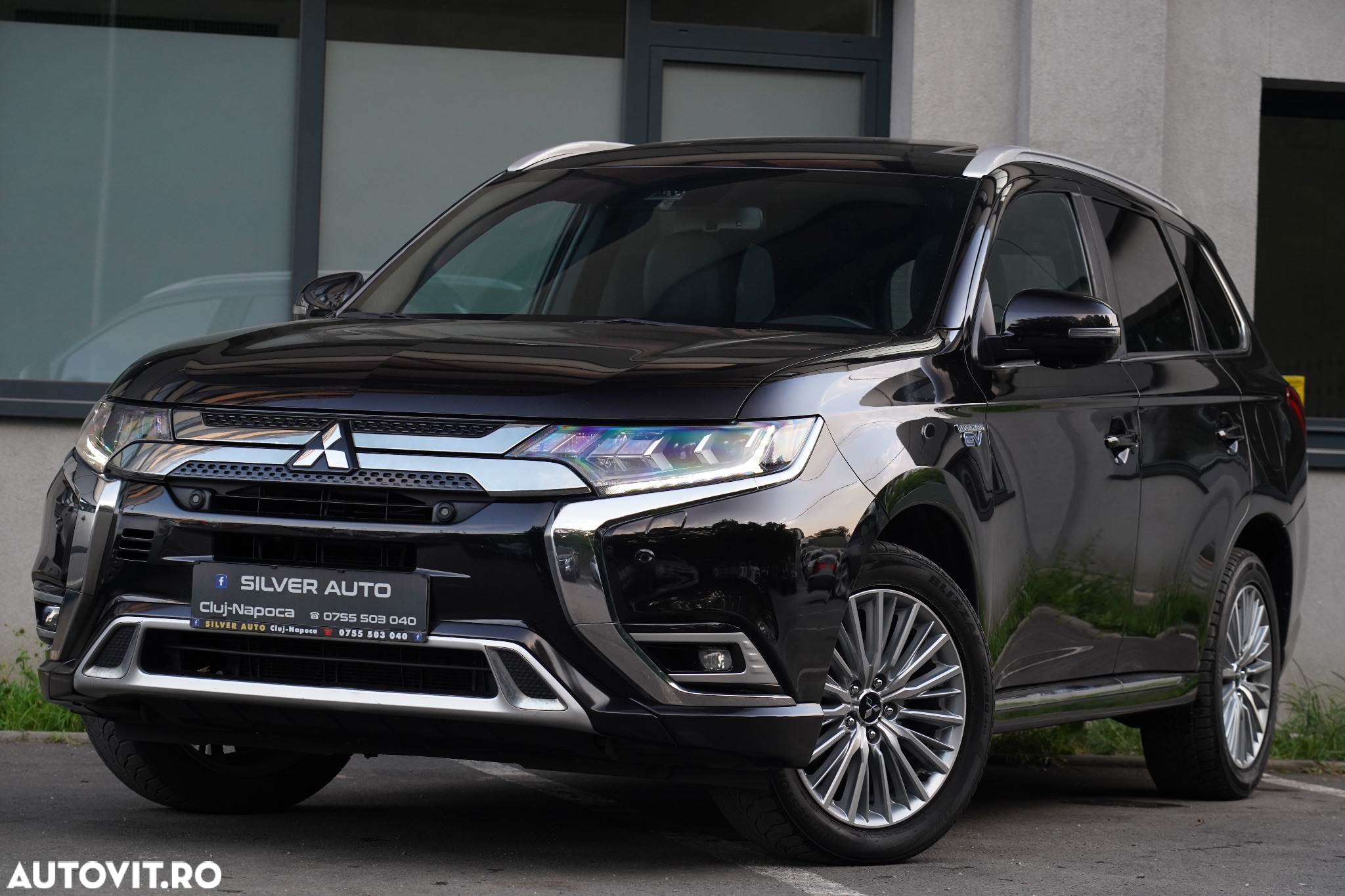 Mitsubishi Outlander 2.4 4WD Plug-In Hybrid Top - 2