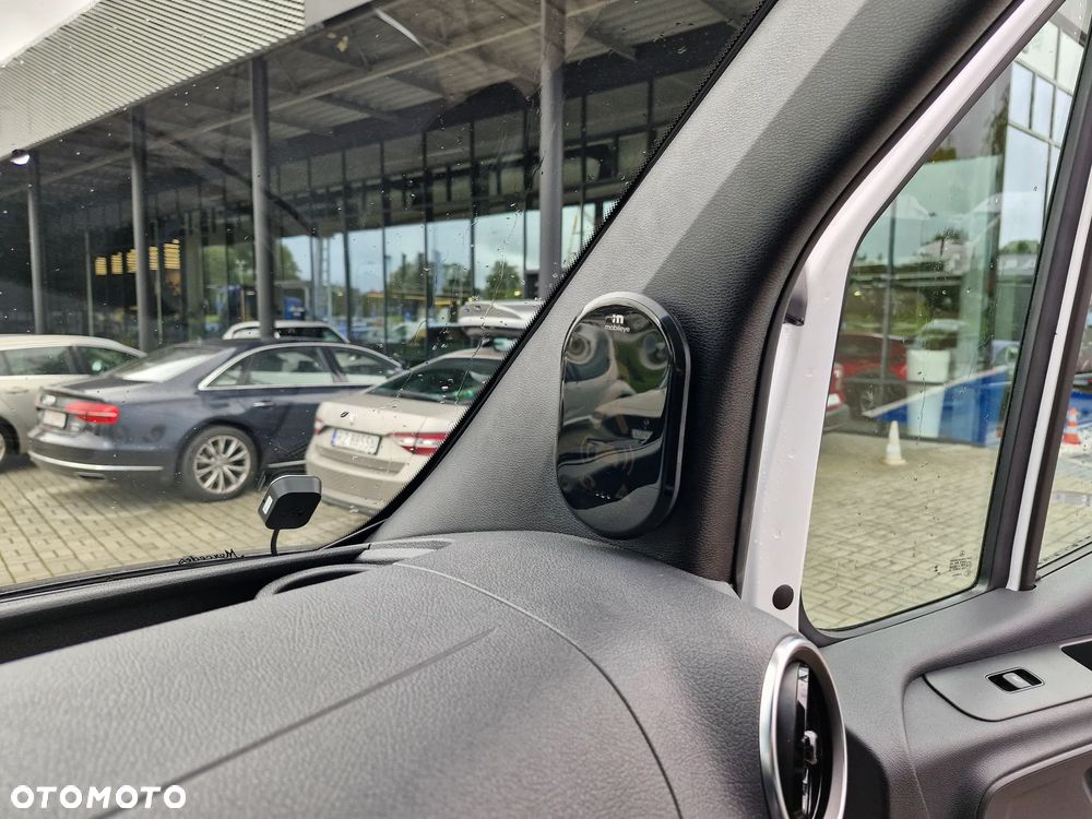 Mercedes-Benz Sprinter - 25
