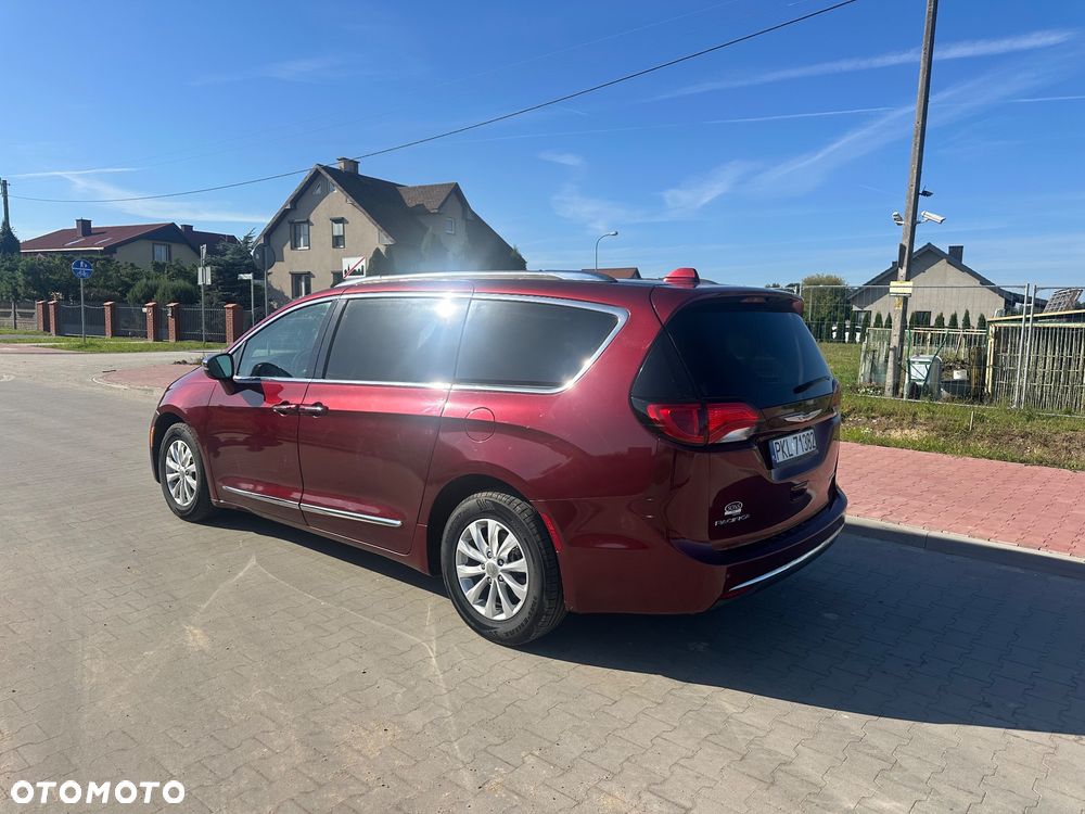Chrysler Pacifica - 6