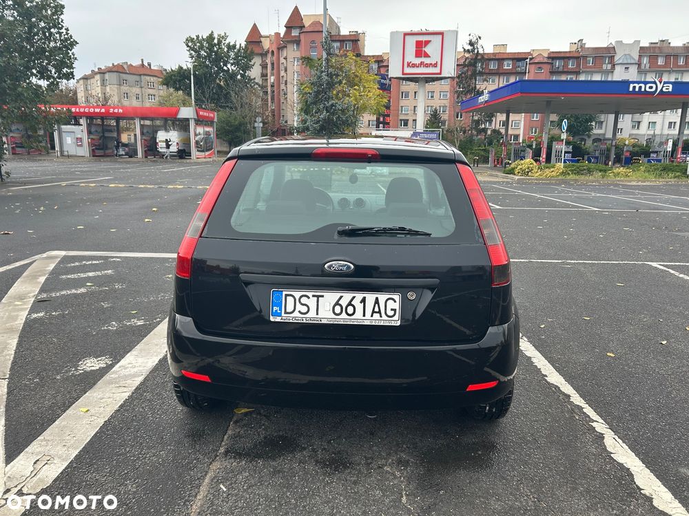 Ford Fiesta 2004 photo 2