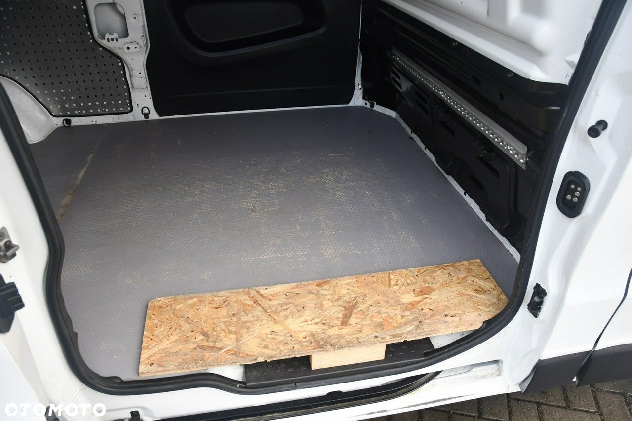 Renault Trafic - 23