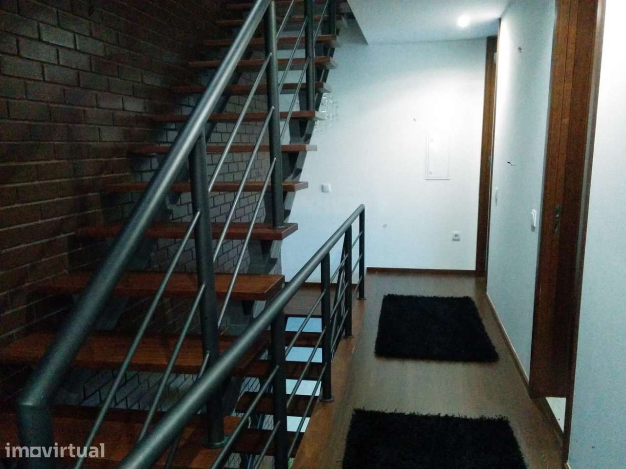 Moradia T4 geminada com jardim - Grande imagem: 2/19
