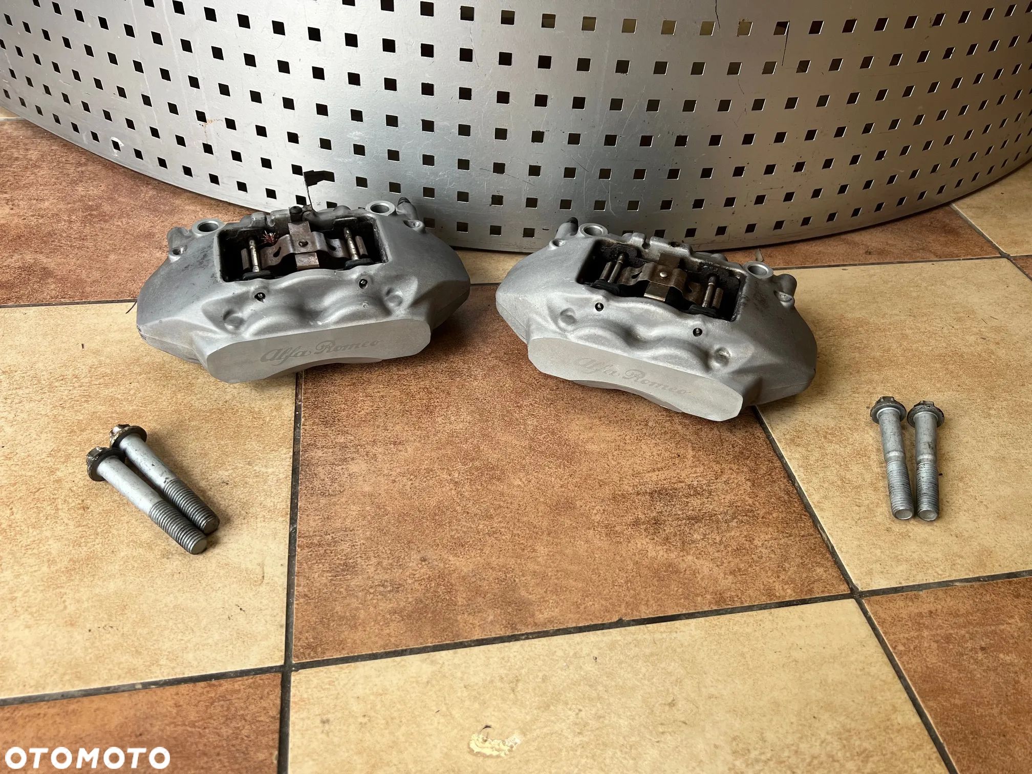 ZACISKI ZACISK HAMULCOWY PRZÓD PRZEDNI BREMBO ALFA ROMEO 159 SUPER STAN - 1