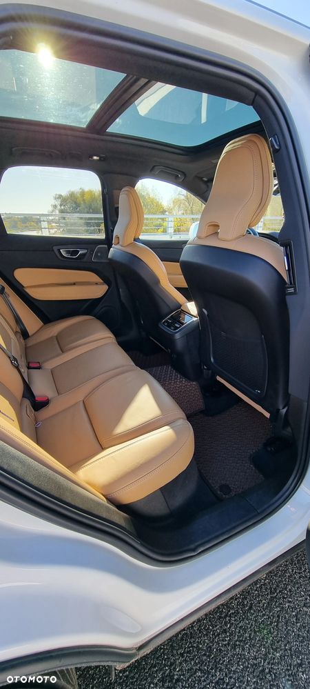 Volvo XC 60 B5 B AWD Ultimate Dark - 33
