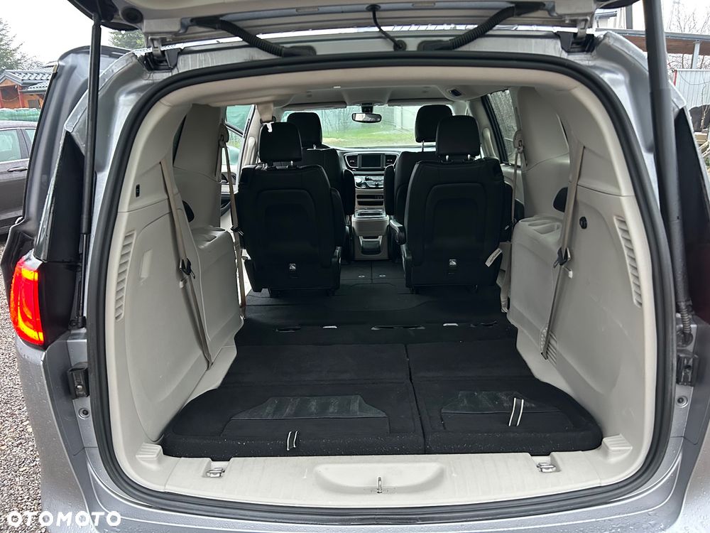 Chrysler Pacifica - 19