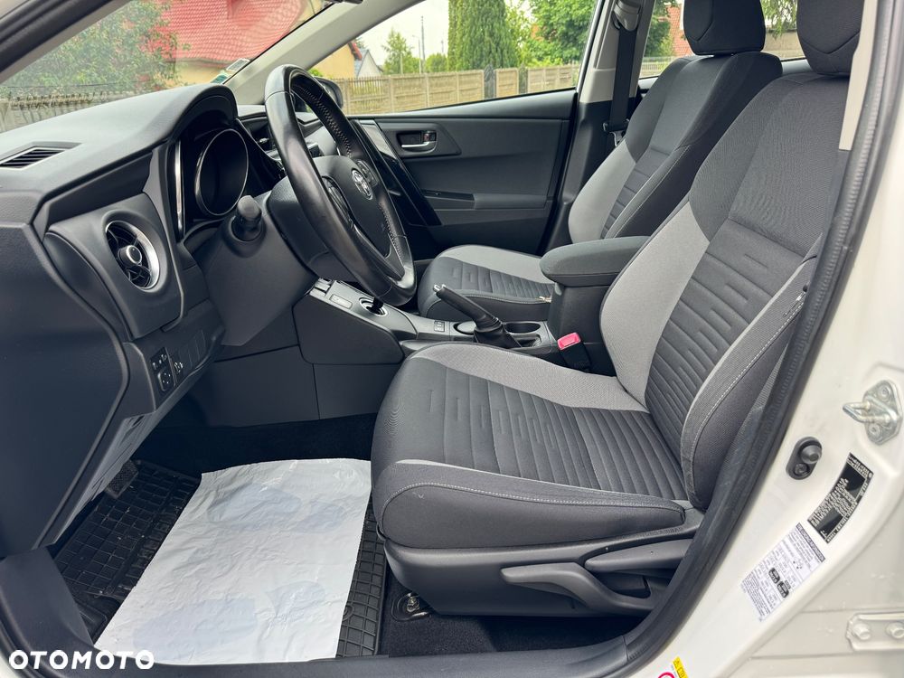 Toyota Auris - 16