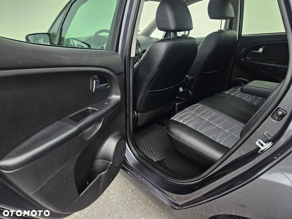 Kia Venga 1.6 CVVT Automatik Platinum Edition - 24