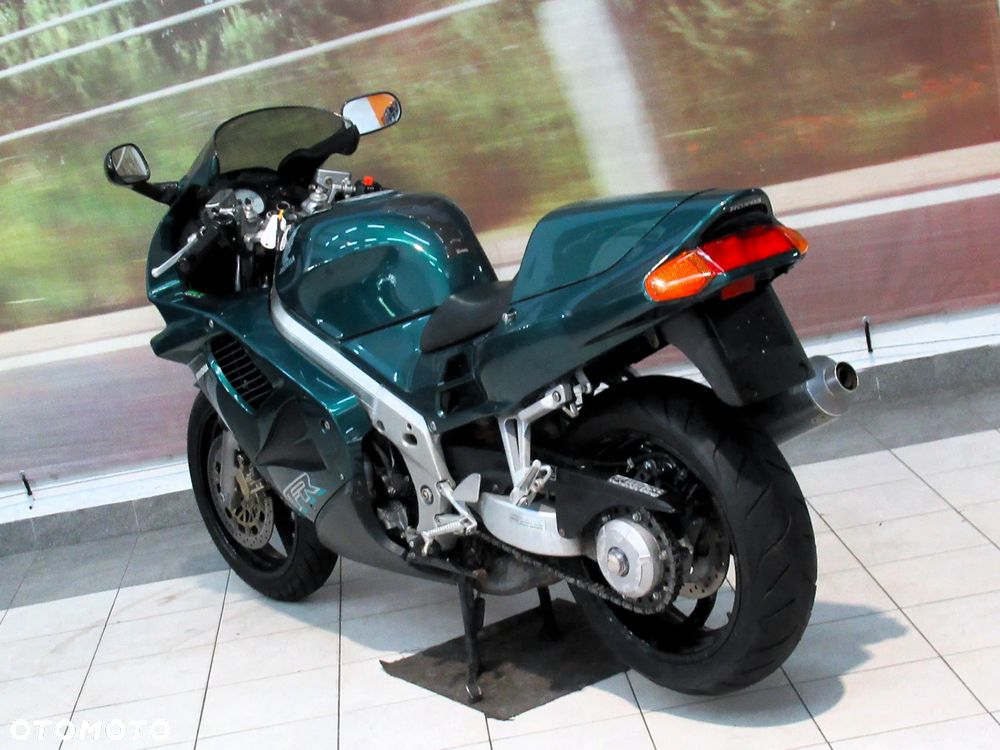 Honda VFR - 6