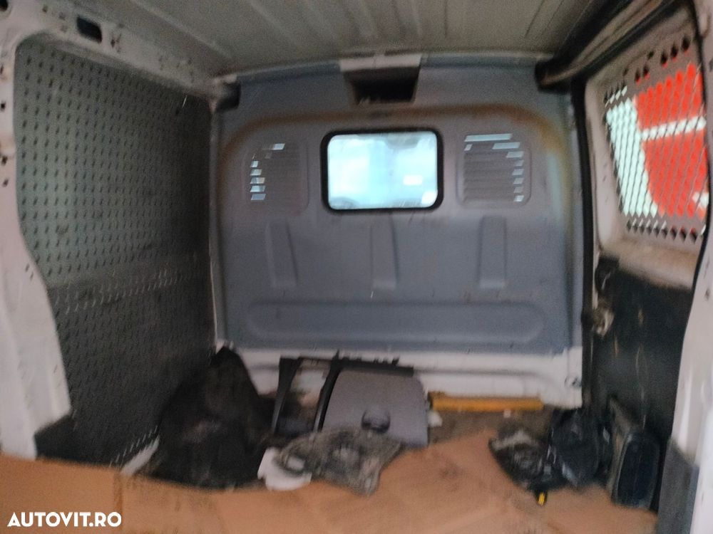 Dezmembrari  Citroen Jumpy 2  2007  > 0000 1.6 HDi 90 16V Motorina - 4