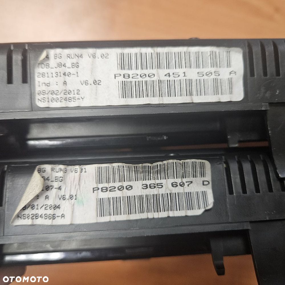LICZNIK / ZEGARY / Renault Scenic II / P8200 451 505A - 3