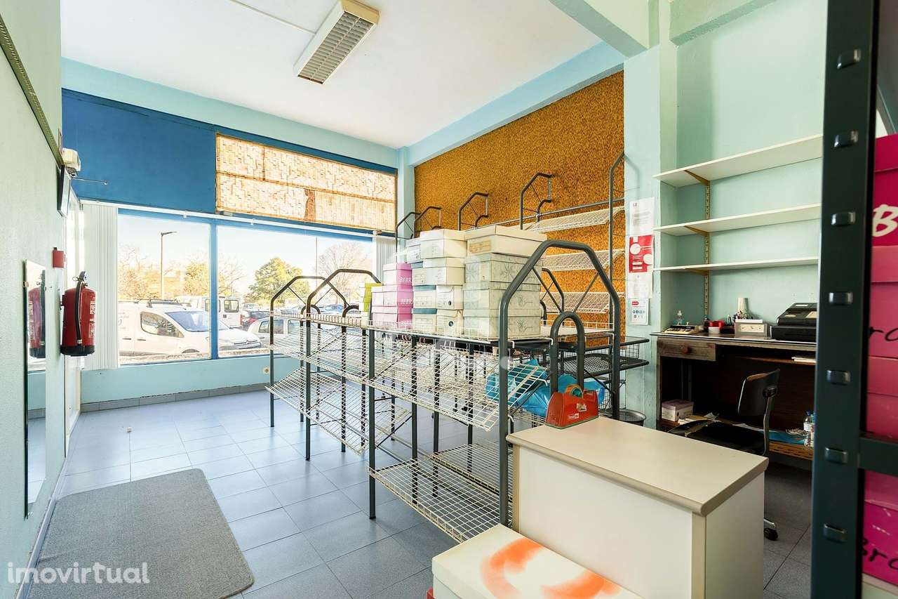 Espaço Comercial com 48 m²  | Bairro da Cruz da Picada, Évora - Grande imagem: 2/24