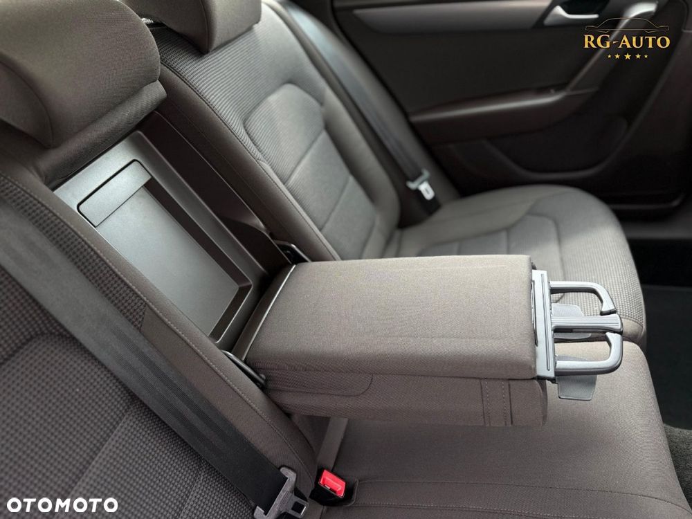 Volkswagen Passat - 35