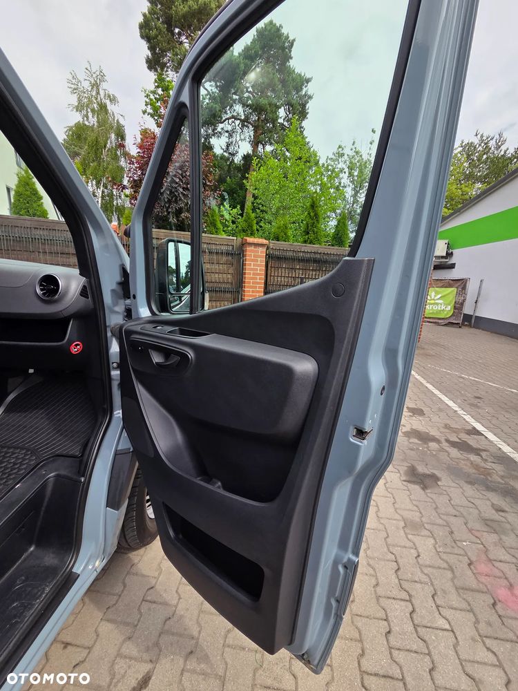 Mercedes-Benz Sprinter - 10