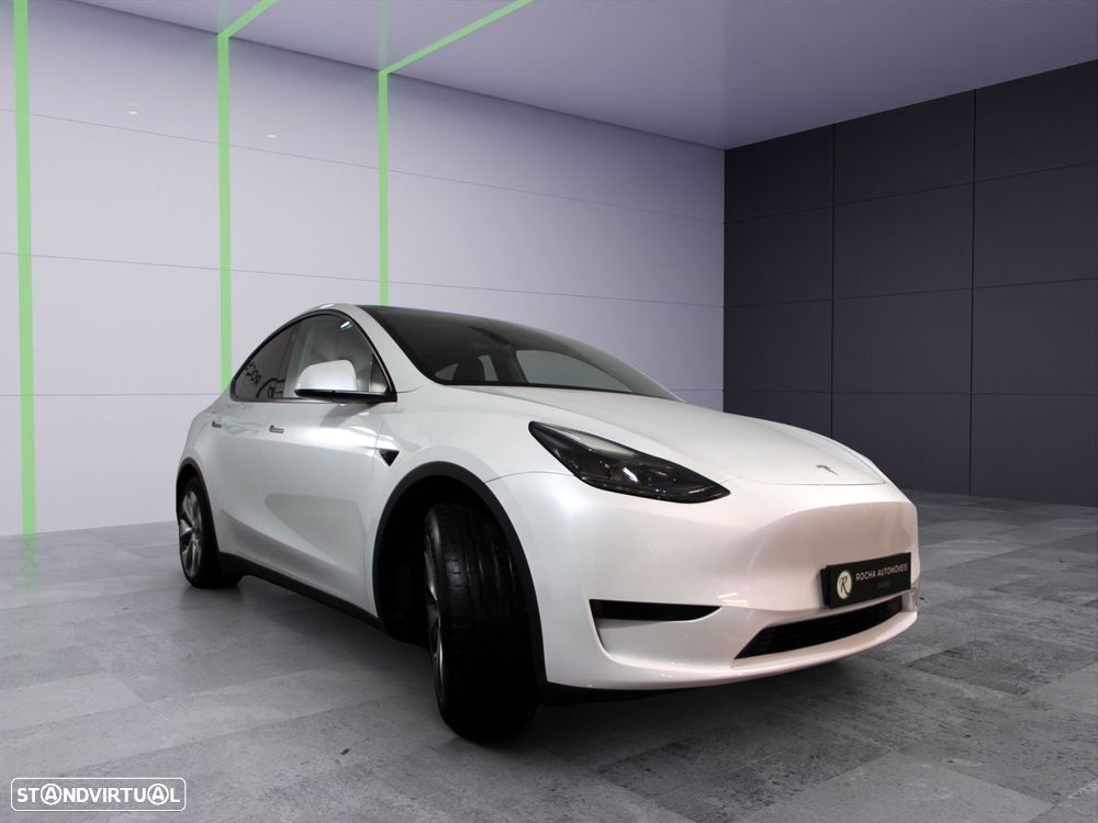 Tesla Model Y - 4